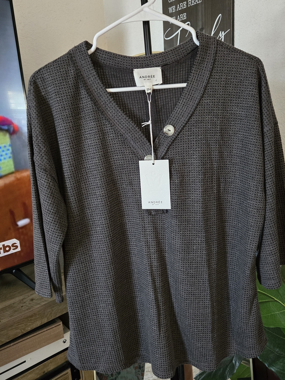 ANDREE BY UNIT Charcoal Waffle Knit V-Neck Top